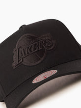 Load image into Gallery viewer, NBA Black On Black Flex 110 Snapback - Los Angeles Lakers