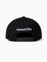 Load image into Gallery viewer, NBA Black & White Flex 110 Snapback - Boston Celtics