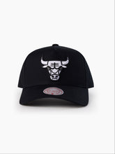 Load image into Gallery viewer, NBA Black & White Pro Pinch Snapback - Chicago Bulls