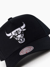 Load image into Gallery viewer, NBA Black & White Pro Pinch Snapback - Chicago Bulls