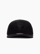 Load image into Gallery viewer, NBA Black Evergreen Pro Pinch Snapback - Bulls