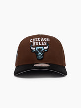 Load image into Gallery viewer, NBA Refined Classic Pro Pinch Snapback - Bulls