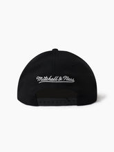 Load image into Gallery viewer, NBA Double Up 110 Snapback - Chicago Bulls