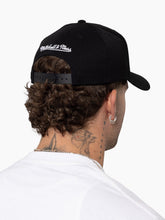 Load image into Gallery viewer, NBA Black W/ Team Logo Flex 110 Snapback - Chicago Bulls