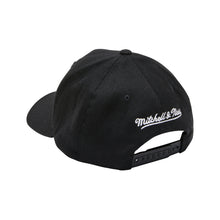 Load image into Gallery viewer, NBA Black And White Snapback - Milwaukee Bucks
