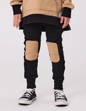 Load image into Gallery viewer, Tribe Spacepant in Black & Camel