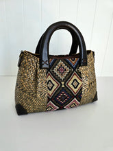 Load image into Gallery viewer, Viengsaen Handbag