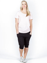 Load image into Gallery viewer, 3/4 Apartment Pant - White X