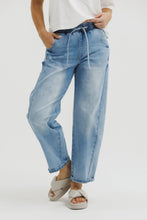 Load image into Gallery viewer, Barrel Jeans - Sky Wash
