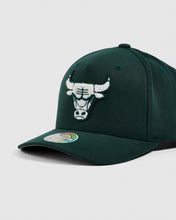 Load image into Gallery viewer, NBA Winter Colour 110 Snapback - Chicago Bulls  Pine
