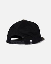 Load image into Gallery viewer, Iconic Snapback - Camo
