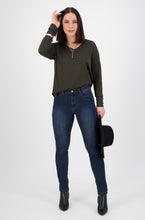 Load image into Gallery viewer, Skinny Leg Jean 5897 - Gold Stitch
