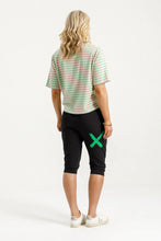 Load image into Gallery viewer, 3/4 Apartment Pant - Kelly Green X
