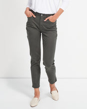 Load image into Gallery viewer, Wynona Curve Jeans - Vintage Khaki
