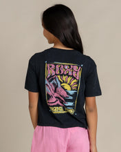 Load image into Gallery viewer, Daisyloose Season T-Shirt

