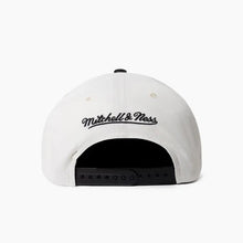 Load image into Gallery viewer, NBA Post Up Pro Pinch Snapback - Bulls
