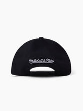 Load image into Gallery viewer, NBA Gradient Arch 110 Snapback - Chicago Bulls
