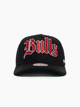 Load image into Gallery viewer, NBA Old English Pro Pinch Snapback - Bulls

