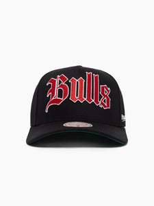 NBA Old English Pro Pinch Snapback - Bulls