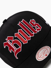 Load image into Gallery viewer, NBA Old English Pro Pinch Snapback - Bulls
