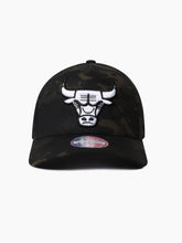 Load image into Gallery viewer, Autumn Colour 110 Bulls Snapback - Camo
