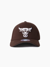 Load image into Gallery viewer, Autumn Colour 110 Bulls Snapback - Washed Chocolate
