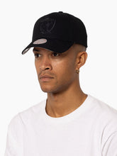 Load image into Gallery viewer, NFL Black On Black Flex 110 Snapback - Oakland Raiders
