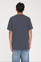 Load image into Gallery viewer, Sup Tee 190/Parallel - Asphalt
