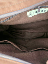 Load image into Gallery viewer, Viengsaen Handbag
