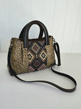 Load image into Gallery viewer, Viengsaen Handbag
