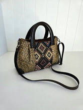 Load image into Gallery viewer, Viengsaen Handbag
