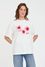 Load image into Gallery viewer, Relax Tee 220/Radiant
