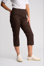 Load image into Gallery viewer, Wave 3/4 Poplin Cargo Pant - Chocolate
