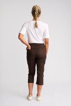 Load image into Gallery viewer, Wave 3/4 Poplin Cargo Pant - Chocolate
