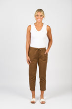 Load image into Gallery viewer, 7/8 Length Elastic Waist Pant - Pecan
