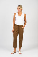 Load image into Gallery viewer, 7/8 Length Elastic Waist Pant - Pecan
