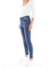 Load image into Gallery viewer, Larsa Slim Fit Jean
