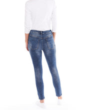Load image into Gallery viewer, Larsa Slim Fit Jean
