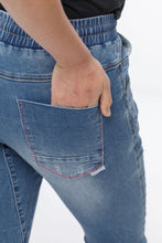 Load image into Gallery viewer, Daily Jeans - Blue Wash
