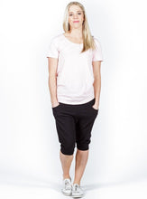 Load image into Gallery viewer, 3/4 Apartment Pant - White X
